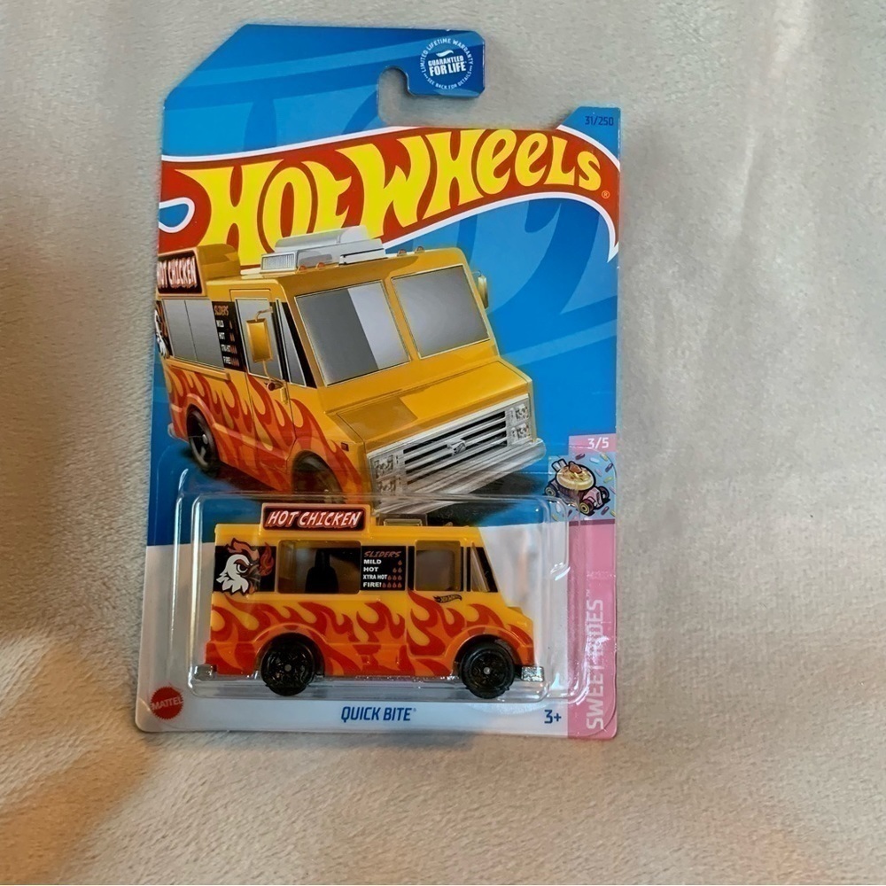 HOT Wheels Quick Bite Hot Chicken (Orange) 2022 Sweet Rides - Picture 3 of 14